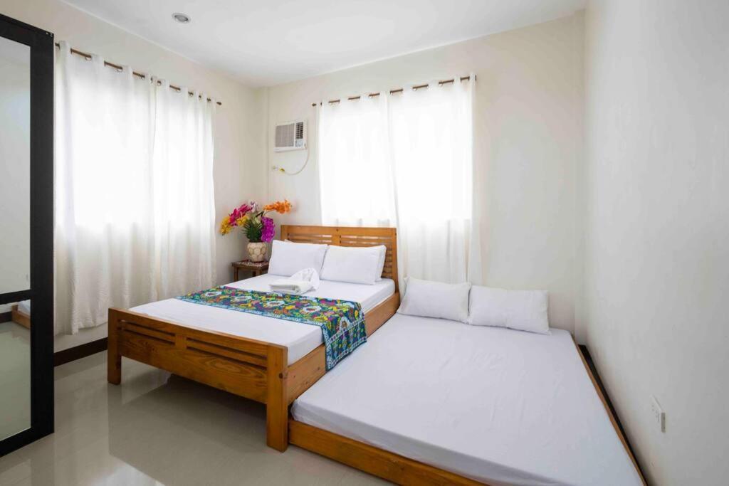 Four Bedroom Staycation House In Tagaytay Tagaytay City Esterno foto