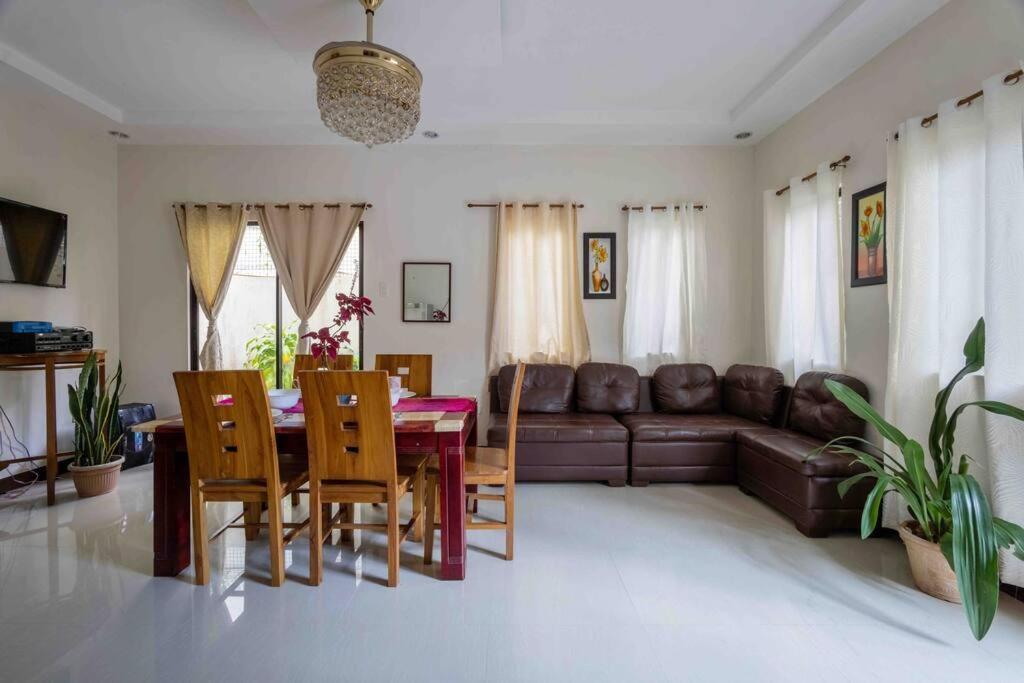 Four Bedroom Staycation House In Tagaytay Tagaytay City Esterno foto